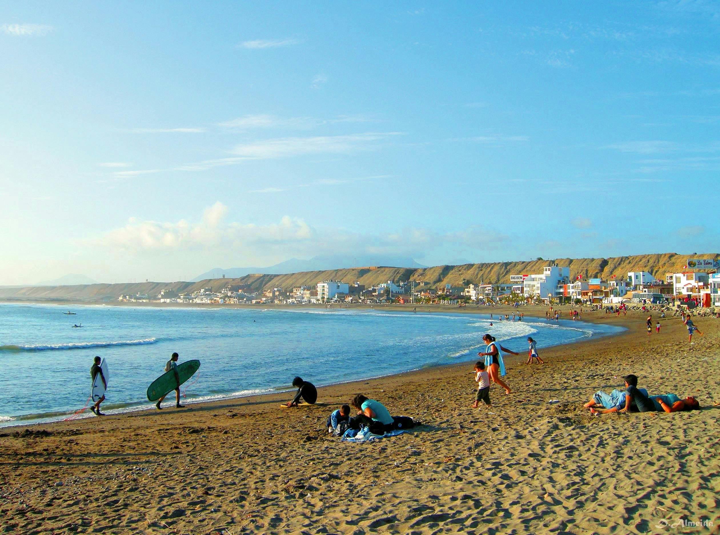 Nada en la playa de <br /> Huanchaco